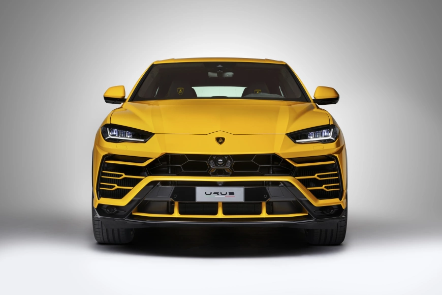 Lamborghini Urus front fascia