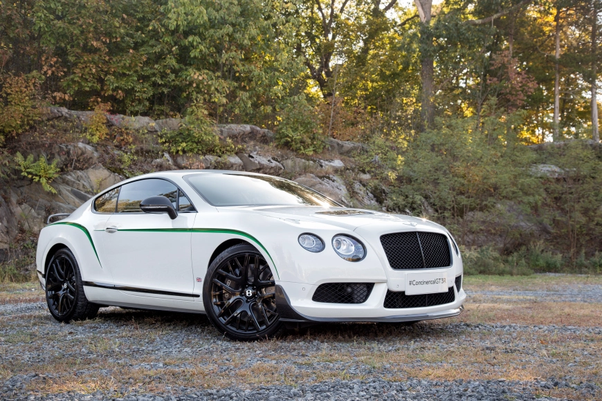 The Bentley Continental GT3-R makes its dynamic debut on the ice