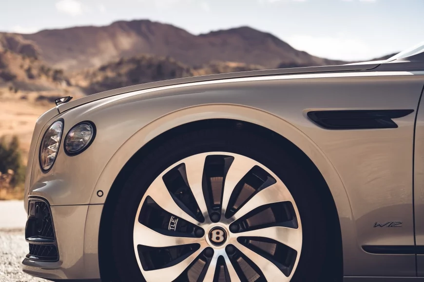 The stylish Bentley Flying Spur Blackline Wheels