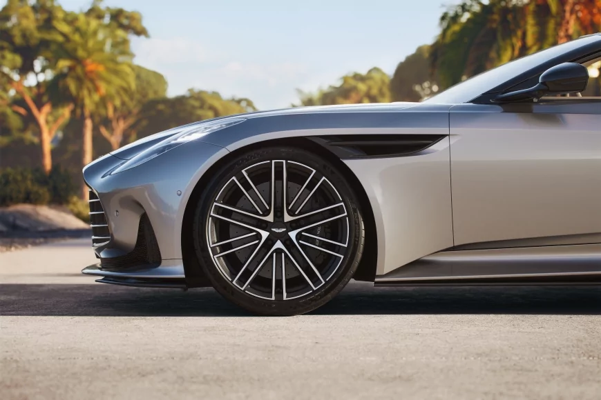 The wheels on the Aston Martin DB12 Volante