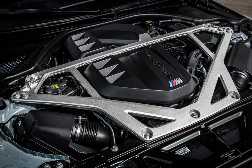 BMW M4 CSL Engine