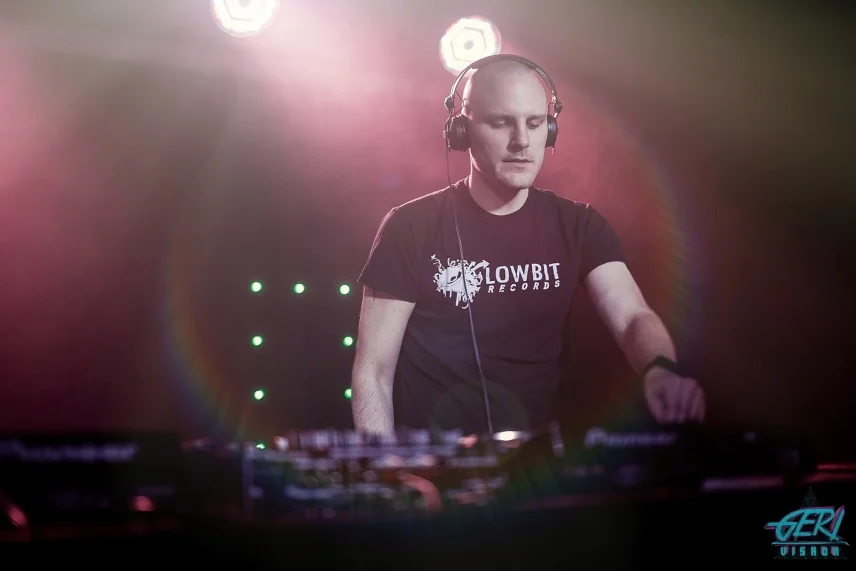 Sonic Union - Lowbit September 2013 Mix