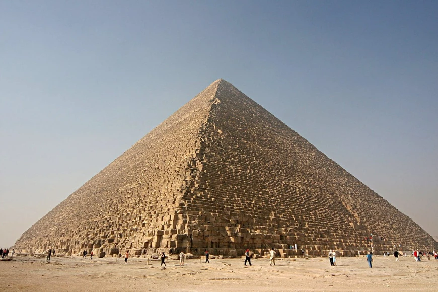 The Great Pyramid of Giza was located where?
