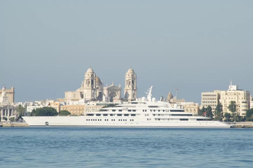 This is the currently largest, privately owned yacht in the world. Do you know its name?