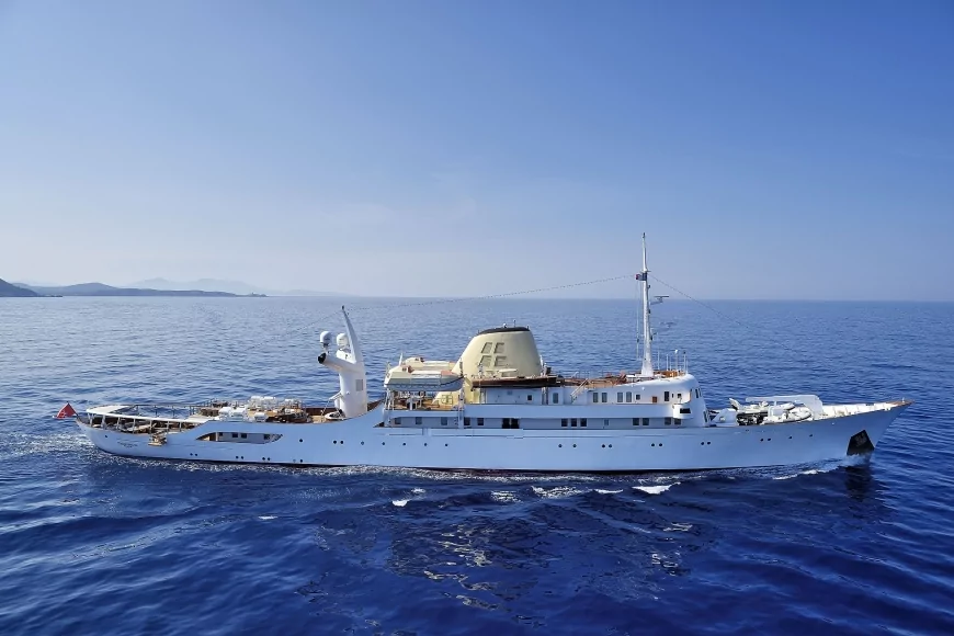 Christina O is a private motor yacht that once belonged to billionaire Greek shipowner Aristotle Onassis. Can you guess when she was built and how long she is?